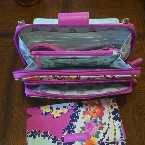 Vera Bradly purse wallet - new condition - Picture 4 of 5